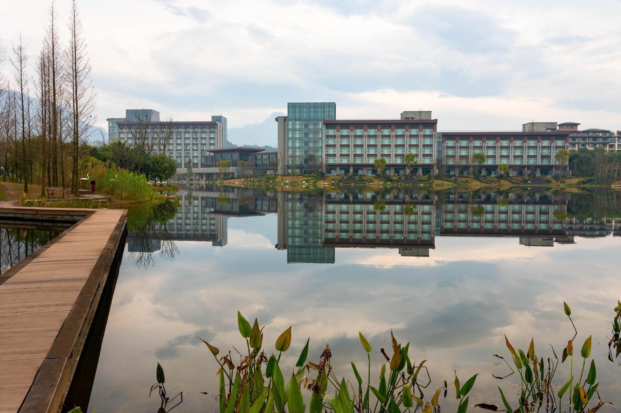 Le Meridien Emei Mountain Resort Emeishan Exterior photo