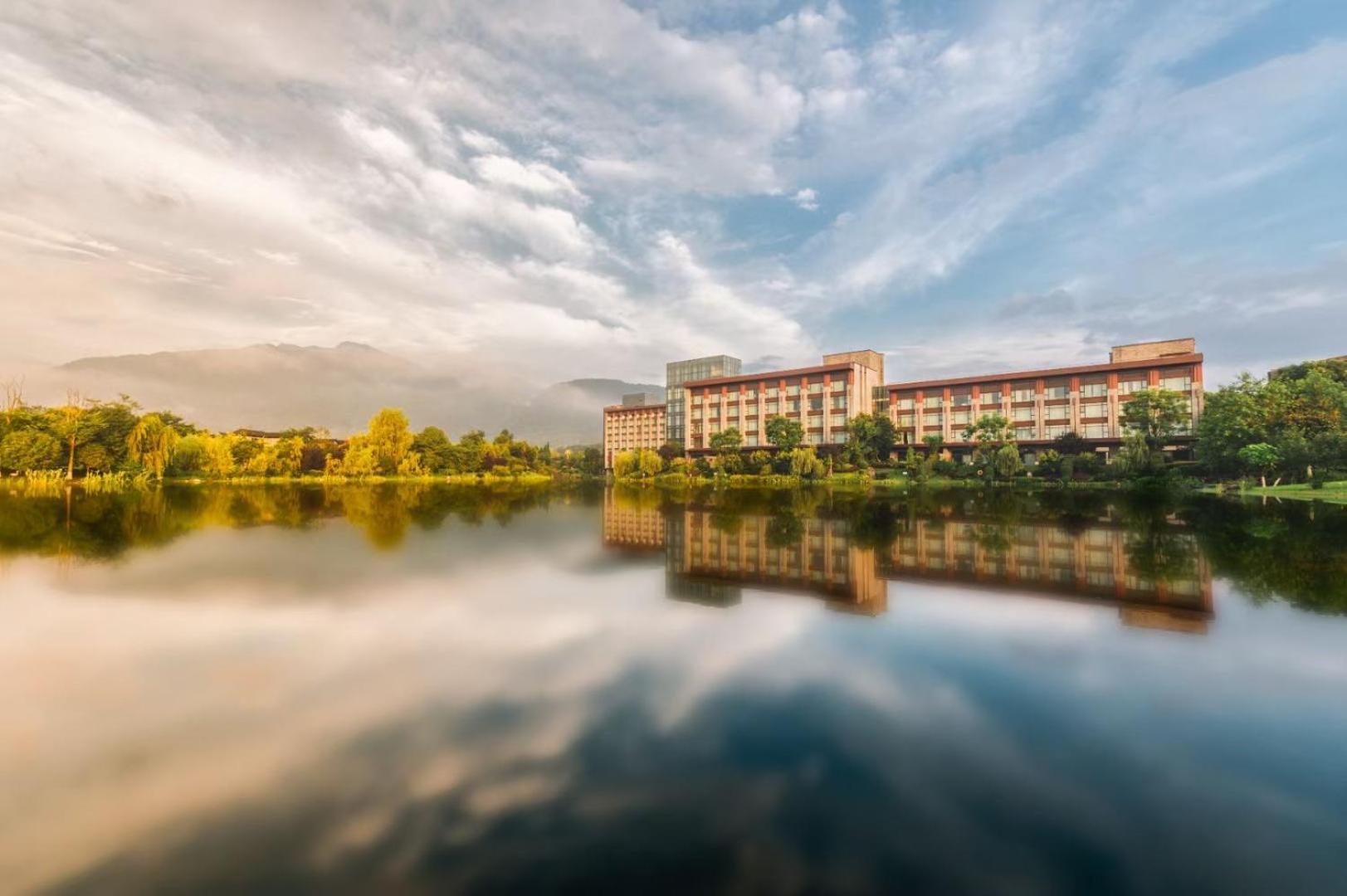 Le Meridien Emei Mountain Resort Emeishan Exterior photo