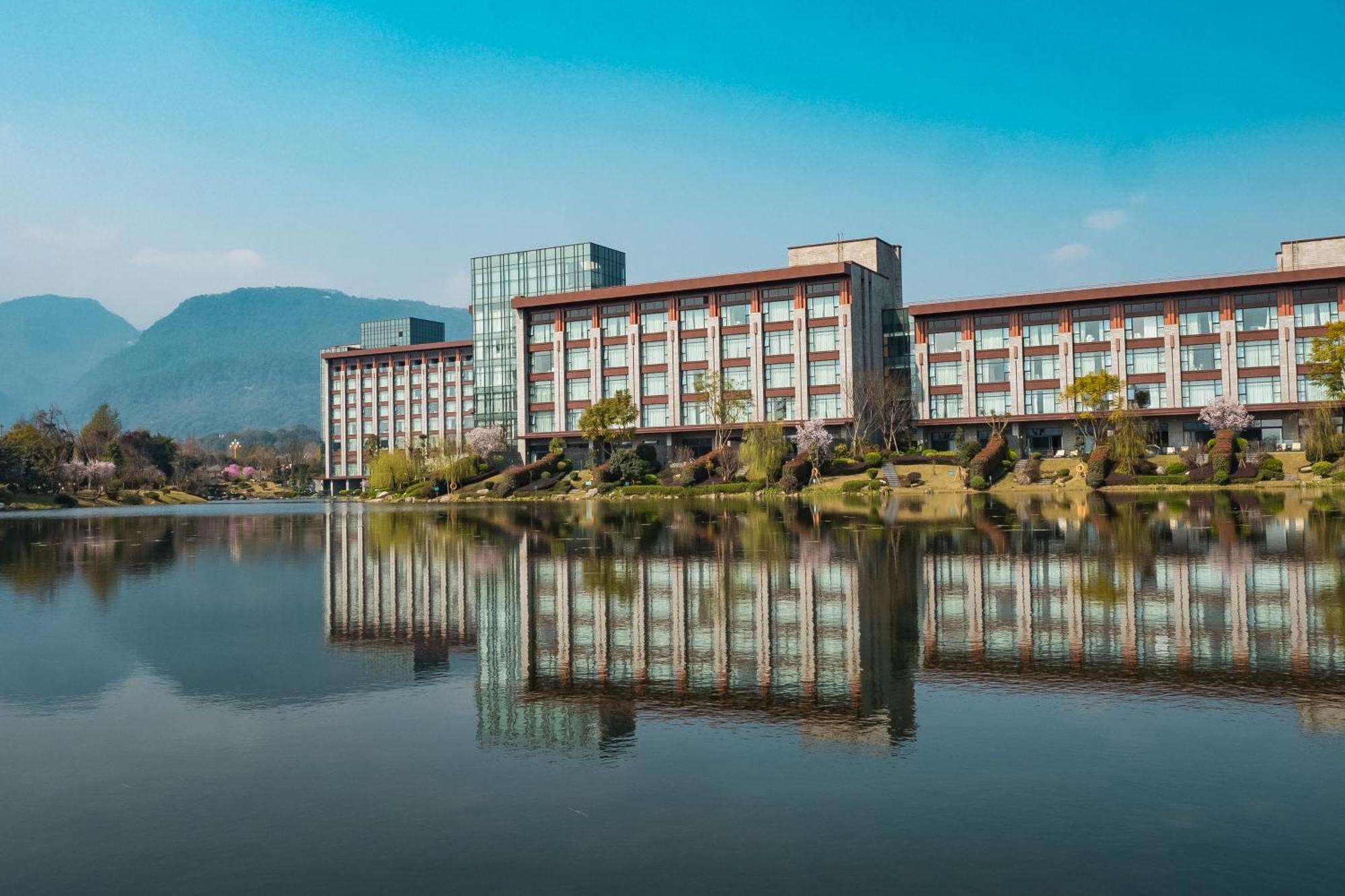 Le Meridien Emei Mountain Resort Emeishan Exterior photo